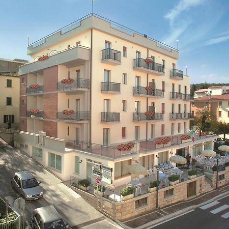 Hotel Monica Chianciano Terme Exterior photo